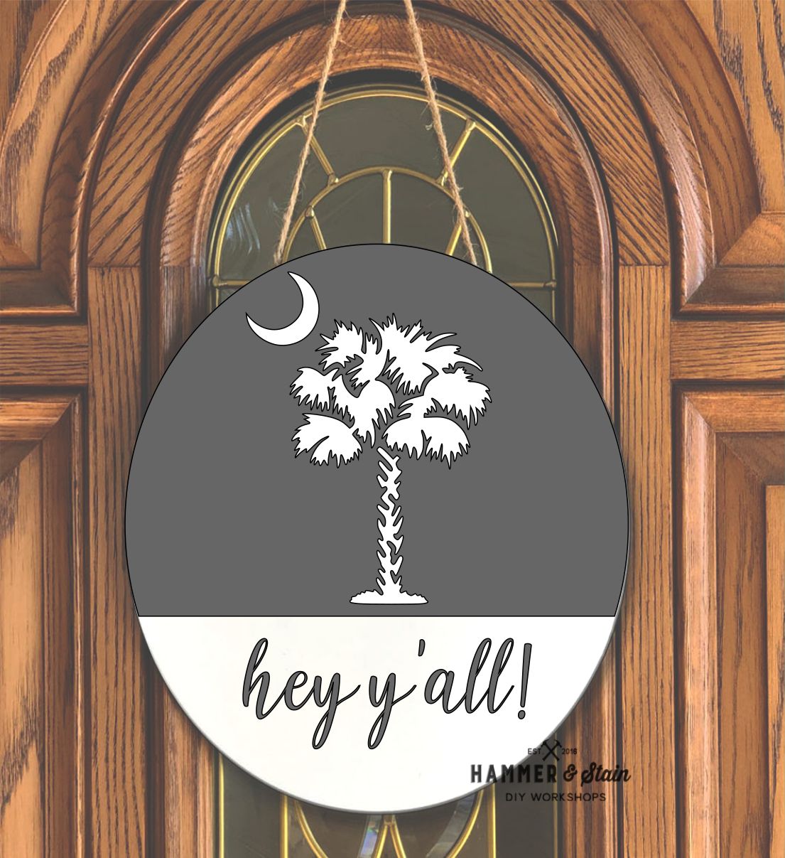 Round or Doorhanger with a Palmetto tree and "Hey Y'all" across the bottom.